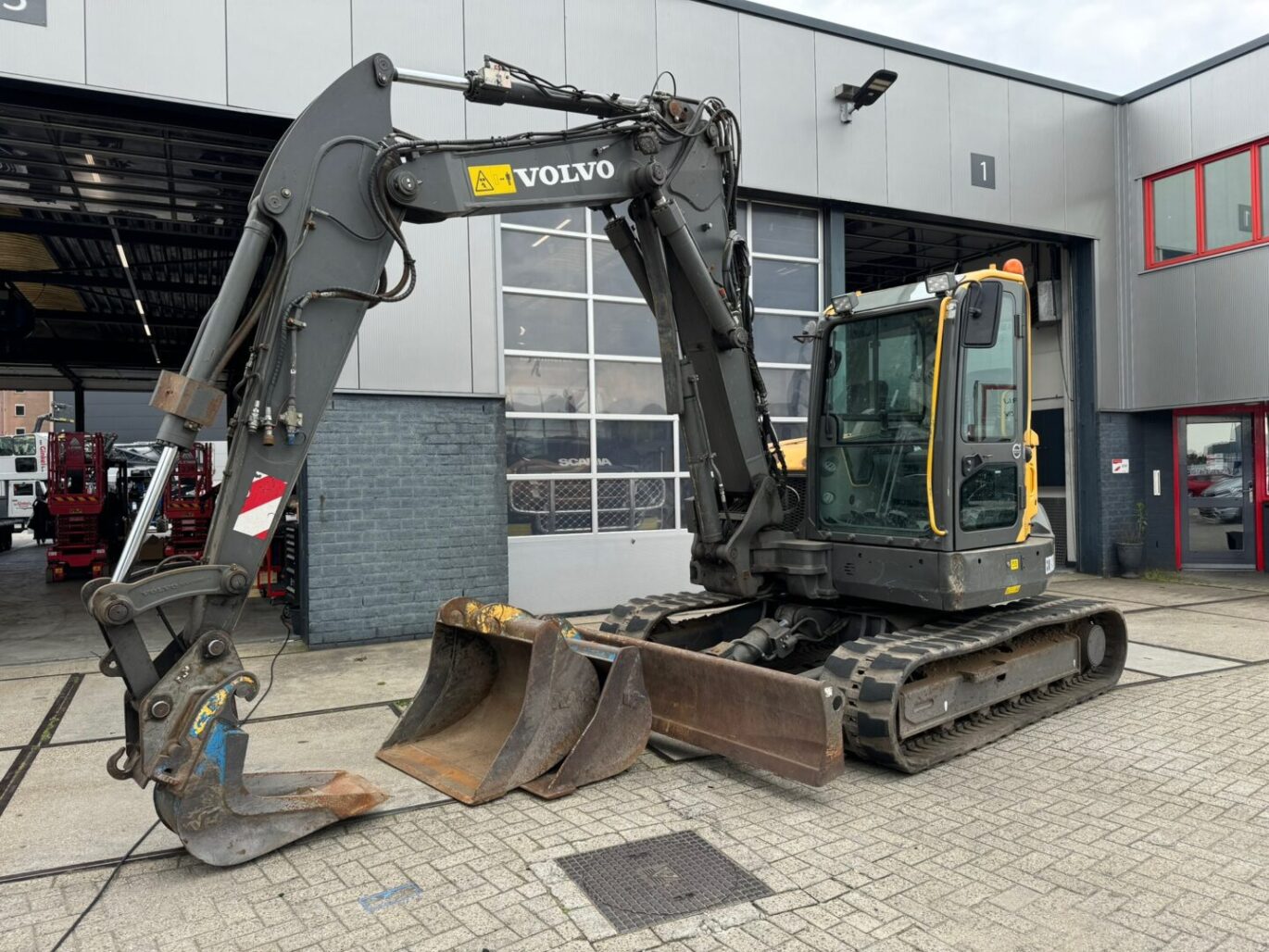 AD6C4DB7 7395 4FFF AEC4 ED6ED022B50D